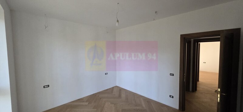 Apartament 2 camere de vanzare la Sinaia - Lux